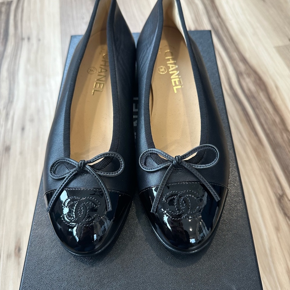 Chanel Ballerina Flats in Black - Size 37/US 7 - Worn Once